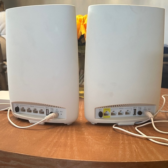 White Wireless Router - Picture 3 of 4